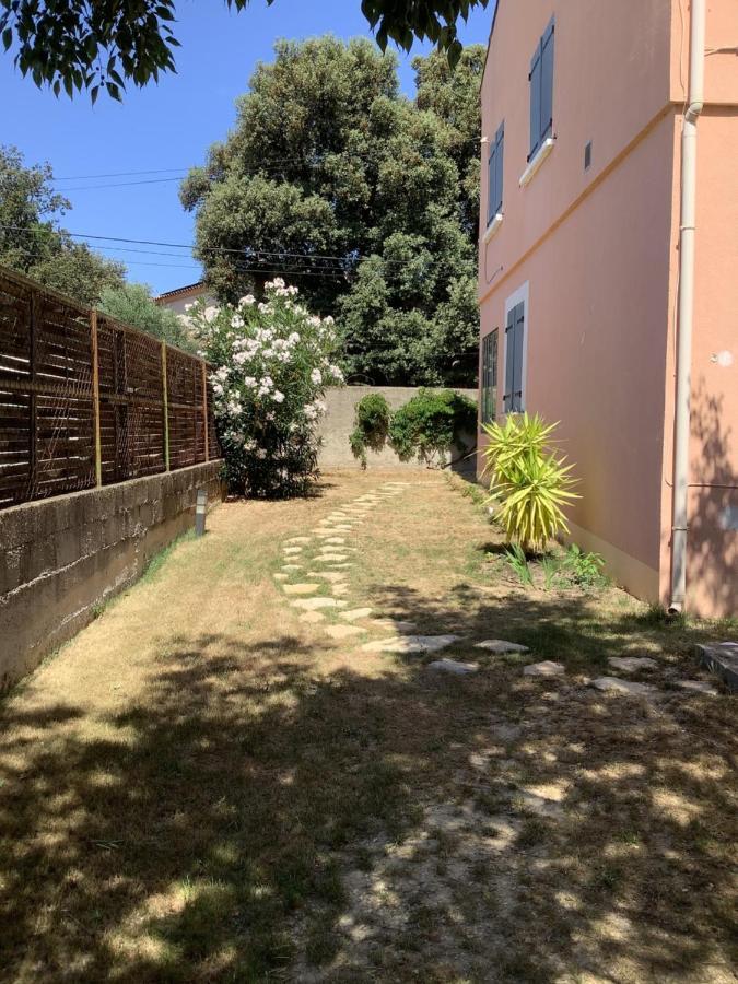 Un Sejour Entre Nimes Et Montpellier Apartamento Souvignargues Exterior foto